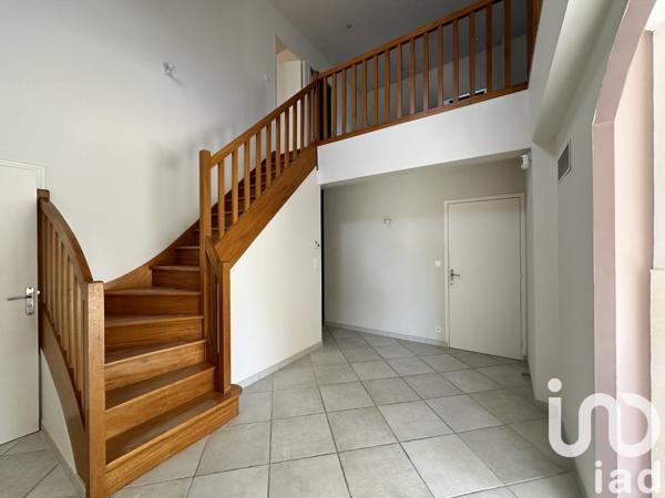 Maison traditionnelle 6 pièces de 213 m² à Saint-Cyr-sur-Loire (37540)