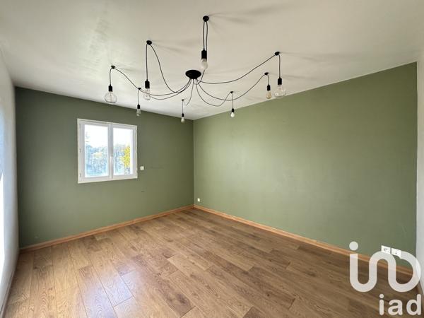 Maison traditionnelle 6 pièces de 213 m² à Saint-Cyr-sur-Loire (37540)