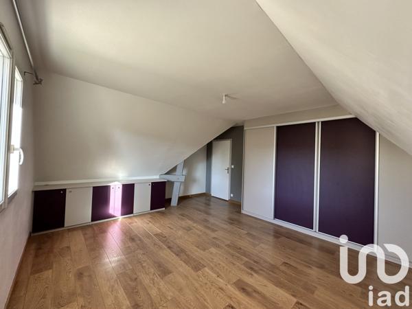 Maison traditionnelle 6 pièces de 213 m² à Saint-Cyr-sur-Loire (37540)