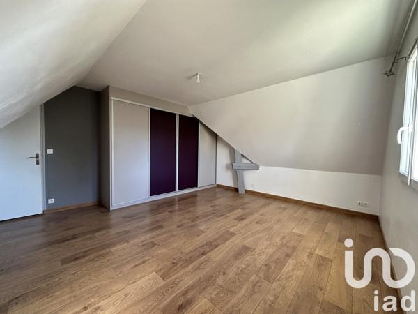 Maison traditionnelle 6 pièces de 213 m² à Saint-Cyr-sur-Loire (37540)