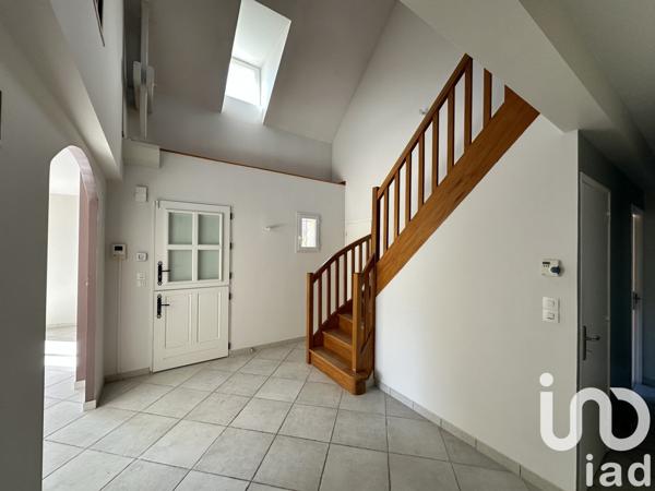 Maison traditionnelle 6 pièces de 213 m² à Saint-Cyr-sur-Loire (37540)