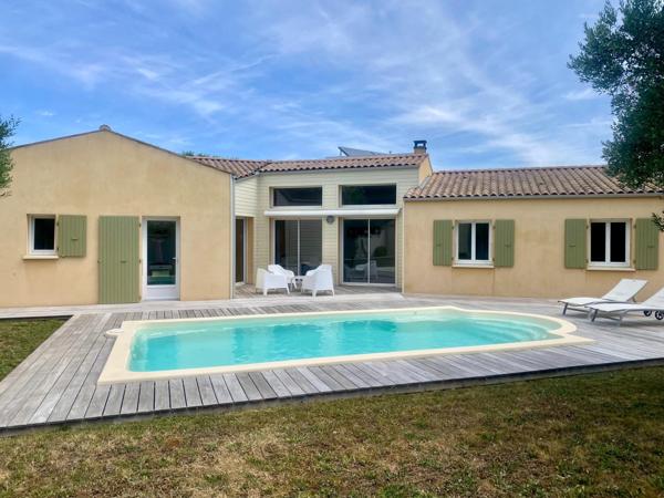 Coup de coeur assuré ! Magnifique maison contemporaine avec sa superbe pièce de vie en cathédrale !