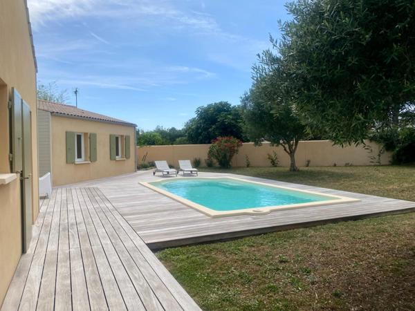 Coup de coeur assuré ! Magnifique maison contemporaine avec sa superbe pièce de vie en cathédrale !