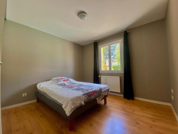 Coup de coeur assuré ! Magnifique maison contemporaine avec sa superbe pièce de vie en cathédrale !