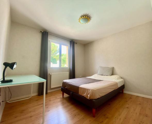 Coup de coeur assuré ! Magnifique maison contemporaine avec sa superbe pièce de vie en cathédrale !