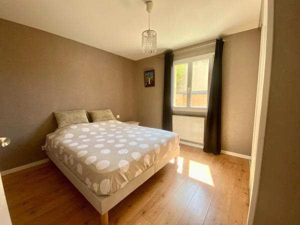 Coup de coeur assuré ! Magnifique maison contemporaine avec sa superbe pièce de vie en cathédrale !