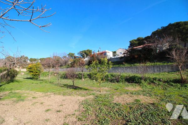 L'Etude Maubé vend 3 parcelles constructibles (dont avec 1 maison déjà présente) aux Pennes Mirabeau
