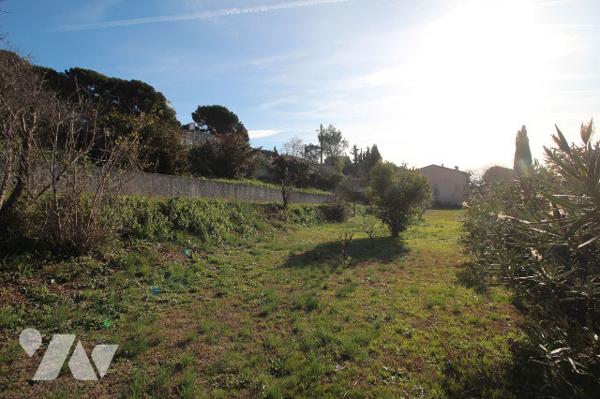 L'Etude Maubé vend 3 parcelles constructibles (dont avec 1 maison déjà présente) aux Pennes Mirabeau