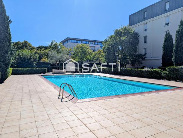 T2 avec balcon, parking et piscine – Chartrons