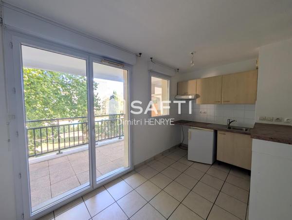 T2 avec balcon, parking et piscine – Chartrons