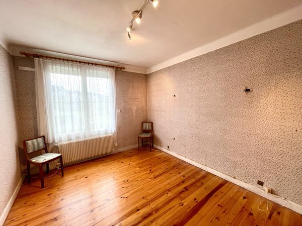 Maison T3 sur sous sol , 19 ares de terrain avec hangar