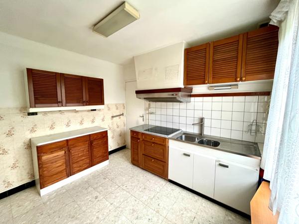 Maison T3 sur sous sol , 19 ares de terrain avec hangar