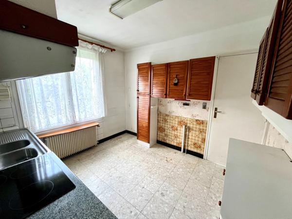 Maison T3 sur sous sol , 19 ares de terrain avec hangar