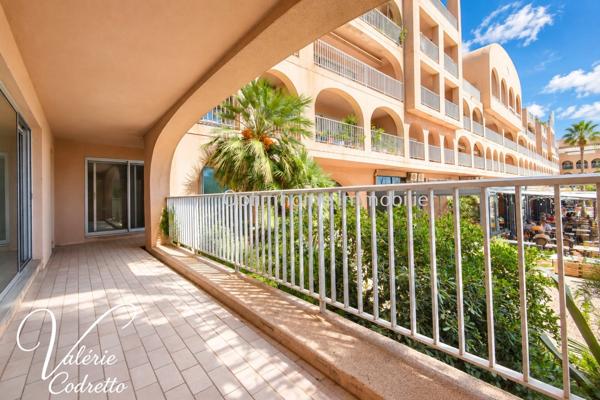 À vendre – Appartement T3 98 m² avec terrasse et 2 garages – Port d’Hyères 83400