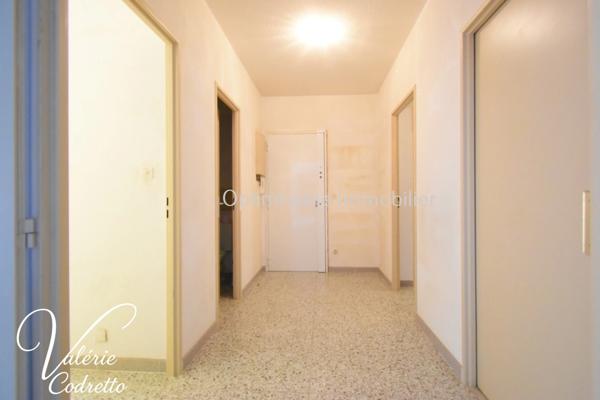 À vendre – Appartement T3 98 m² avec terrasse et 2 garages – Port d’Hyères 83400