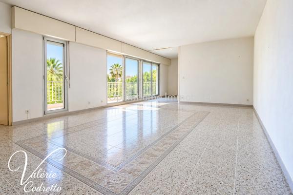 À vendre – Appartement T3 98 m² avec terrasse et 2 garages – Port d’Hyères 83400
