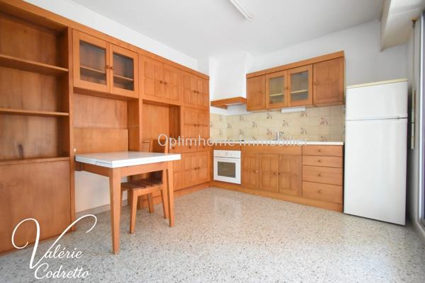 À vendre – Appartement T3 98 m² avec terrasse et 2 garages – Port d’Hyères 83400