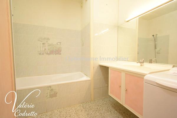 À vendre – Appartement T3 98 m² avec terrasse et 2 garages – Port d’Hyères 83400