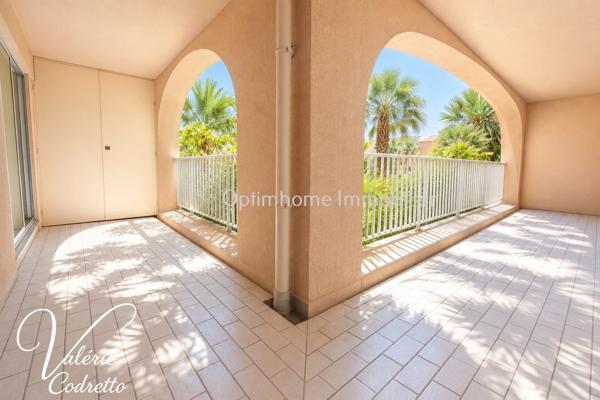 À vendre – Appartement T3 98 m² avec terrasse et 2 garages – Port d’Hyères 83400