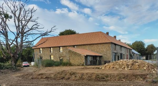 ENSEMBLE IMMOBILIER POUR EVENEMENTIEL