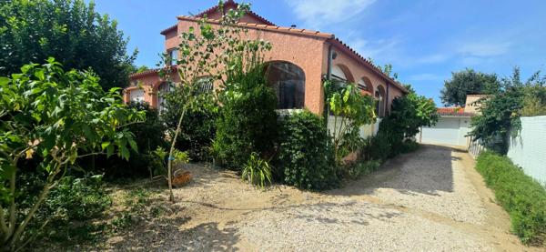 Elne Villa 4 faces 5 pièces de 150 m2 avec terrain de plus de 600 m²