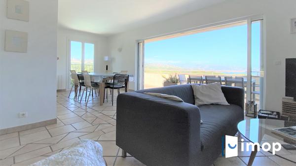 Belle villa avec piscine et vue mer