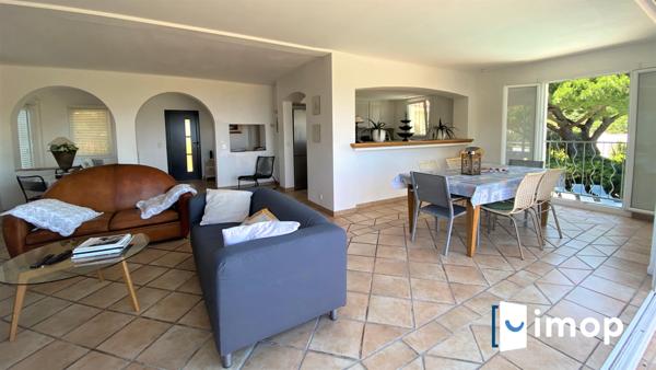 Belle villa avec piscine et vue mer