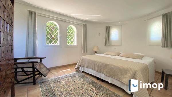 Belle villa avec piscine et vue mer