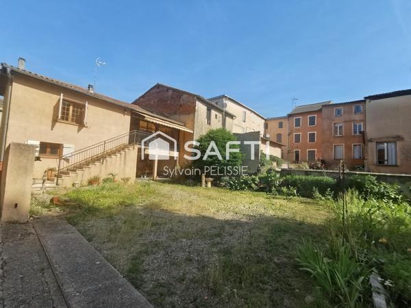 Maison de ville avec studio indépendant, grand garage de 70 m² et jardin clos en plein centre de Moissac !
