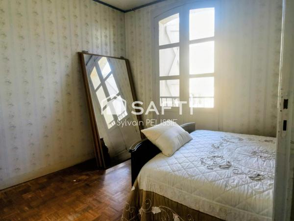 Maison de ville avec studio indépendant, grand garage de 70 m² et jardin clos en plein centre de Moissac !