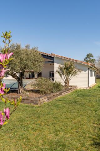 maison 164m2 piscine avec 6 chalets piscine