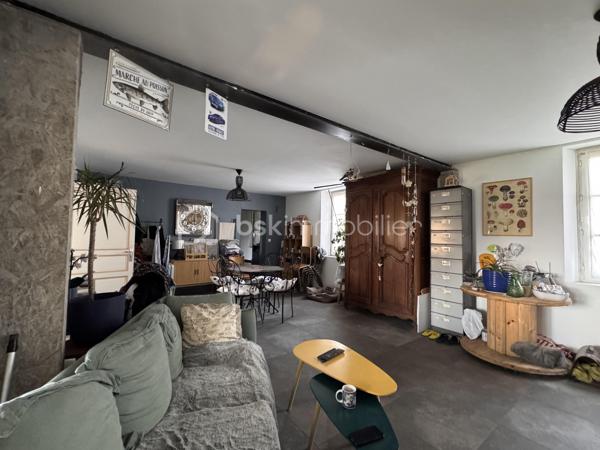Je vous propose en exclusivité ce bien avec un grand terrain en plein centre ville. Située à 2 minutes à pied des commerces, une maison de 95 m² habitables sur un terrain clos et emmuré de 920 m².
Un bien rare en centre-ville alliant confort immédiat et fort potentiel d'agrandissement.
LE REZ-DE-CHAUSSÉE (Rénové)
• Entrée desservant un salon séjour lumineux avec poêle à pellets.
• Cuisine ouverte aménagée et équipée avec baie vitrée sur jardin.
• 2 chambres, salle d’eau avec WC.
• Huisseries : Double vitrage PVC.
L’ÉTAGE (À aménager)
• Surface supplémentaire prête à être investie. Possibilité de faire plusieurs chambres, salle de bain et wc
• Électricité, eau et évacuations déjà en place.
• Charpente saine, couverture à prévoir.
EXTÉRIEUR
• Terrain de 920 m² entièrement clos de murs.
• Dépendance sur le terrain.
• Assainissement : Tout-à-l’égout.
Travaux récents : isolation, fenêtres, poêle, cuisine (Cuisinella), salle d'eau, électricité, plomberie.
Un projet idéal pour finir de créer une grande maison familiale à votre image. La base est saine, les réseaux sont tirés à l'étage. 
Vous souhaitez visiter ? contactez moi au 06 79 65 81 27