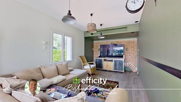 Local Commercial
         6 pièces
        - 550 m² Exclusivité 370 000 € *