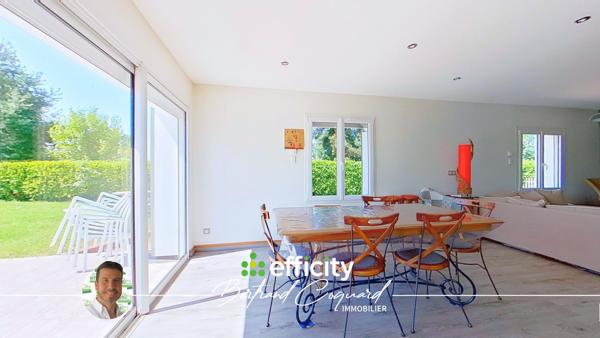 Local Commercial
         6 pièces
        - 550 m² Exclusivité 370 000 € *