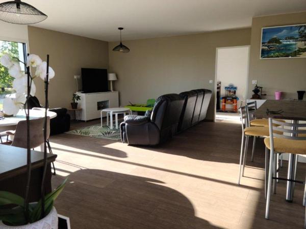 Maison plain pied, garage deux carports, vue dégagée