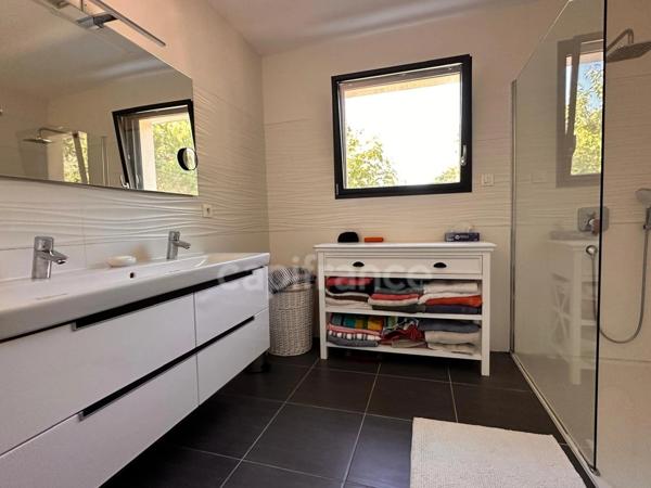 Maison à vendre 5 pièces LES MATHES (17) - Terrain de 1278m² - Piscine - Grand garage