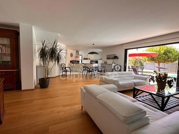 Maison à vendre 5 pièces LES MATHES (17) - Terrain de 1278m² - Piscine - Grand garage