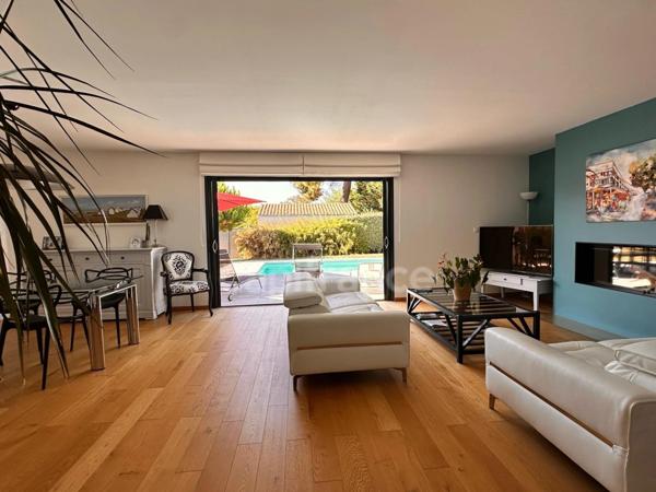 Maison à vendre 5 pièces LES MATHES (17) - Terrain de 1278m² - Piscine - Grand garage