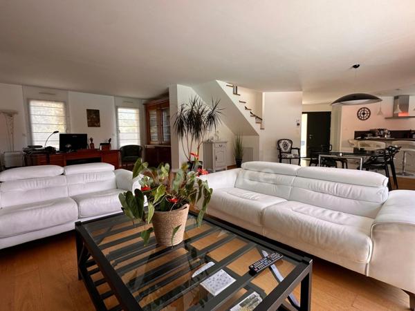 Maison à vendre 5 pièces LES MATHES (17) - Terrain de 1278m² - Piscine - Grand garage