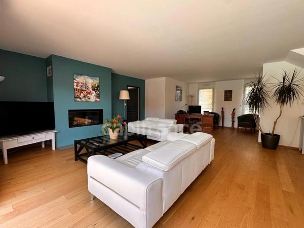 Maison à vendre 5 pièces LES MATHES (17) - Terrain de 1278m² - Piscine - Grand garage