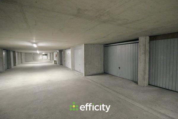 Parking
        
        - 17 m² Exclusivité 20 000 € *