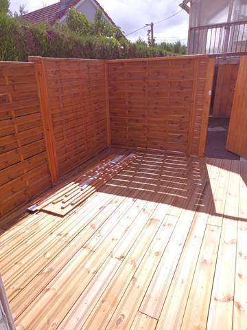 À vendre : Appartement avec 2 chambres, bureau et 2 terrasses privatives dans maison en pierre