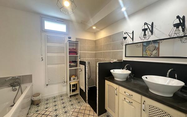 Maison à vendre    5 pièces • 125 m2 Saintes