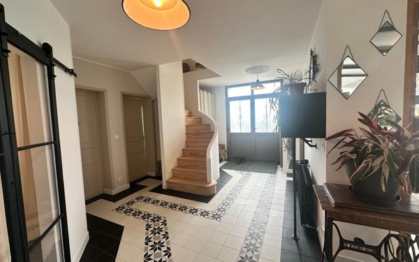 Maison à vendre    5 pièces • 125 m2 Saintes
