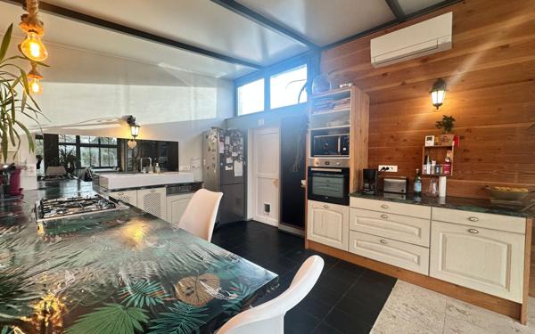 Maison à vendre    5 pièces • 125 m2 Saintes