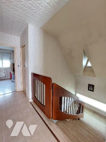 A VENDRE RENNES (35)  Sur la route qui mène à Vezin le Coquet et St Brieuc  Maison de 1970 de 1...