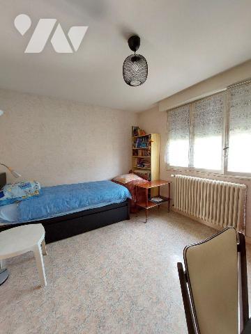 A VENDRE RENNES (35)  Sur la route qui mène à Vezin le Coquet et St Brieuc  Maison de 1970 de 1...