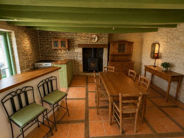 Maison en pierre à rénover· Âme bretonne · 2 ch · 68 m² · Elven