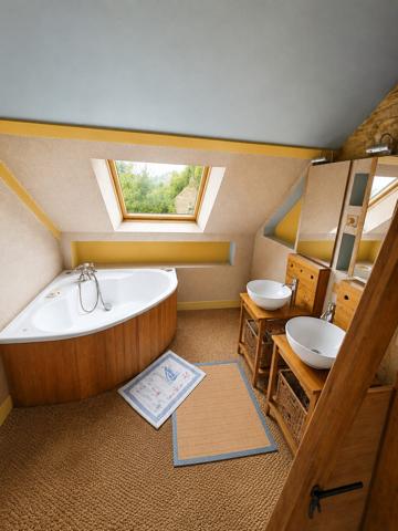 Maison en pierre à rénover· Âme bretonne · 2 ch · 68 m² · Elven