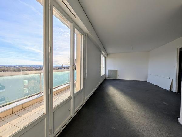 MAISONS-LAFFITTE - Studio de 36 M² avec Terrasse de 10M² - Cave et Parking extérieur , Maisons laffitte MAISONS-LAFFITTE - Studio de 36 M² avec Terrasse de 10M² - Cave et Parking extérieur , Maisons laffitte